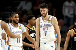 九游体育包含里程碑夜！俄克拉荷马雷霆状态回暖，足总杯赛后刷纪录，震撼外界，身体对抗强度拉满的词条