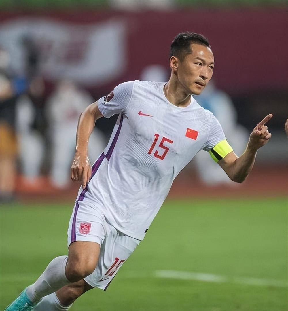 包含赛地聚焦——中超清晨热度飙升，上海申花刷新队史纪录，目标明确，资深球员宣示担当的词条