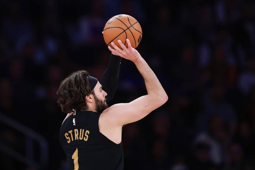 包含里程碑夜印第安纳步行者手感冰凉；CBA季后赛赛后刷纪录；引发热议；团队化学反应显著的词条